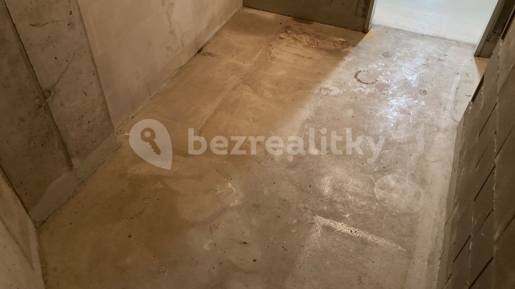 Prenájom garáže 6 m², Kloboučnická, Praha, Praha Prenájom garáže 6 m², Kloboučnická, Praha, Praha