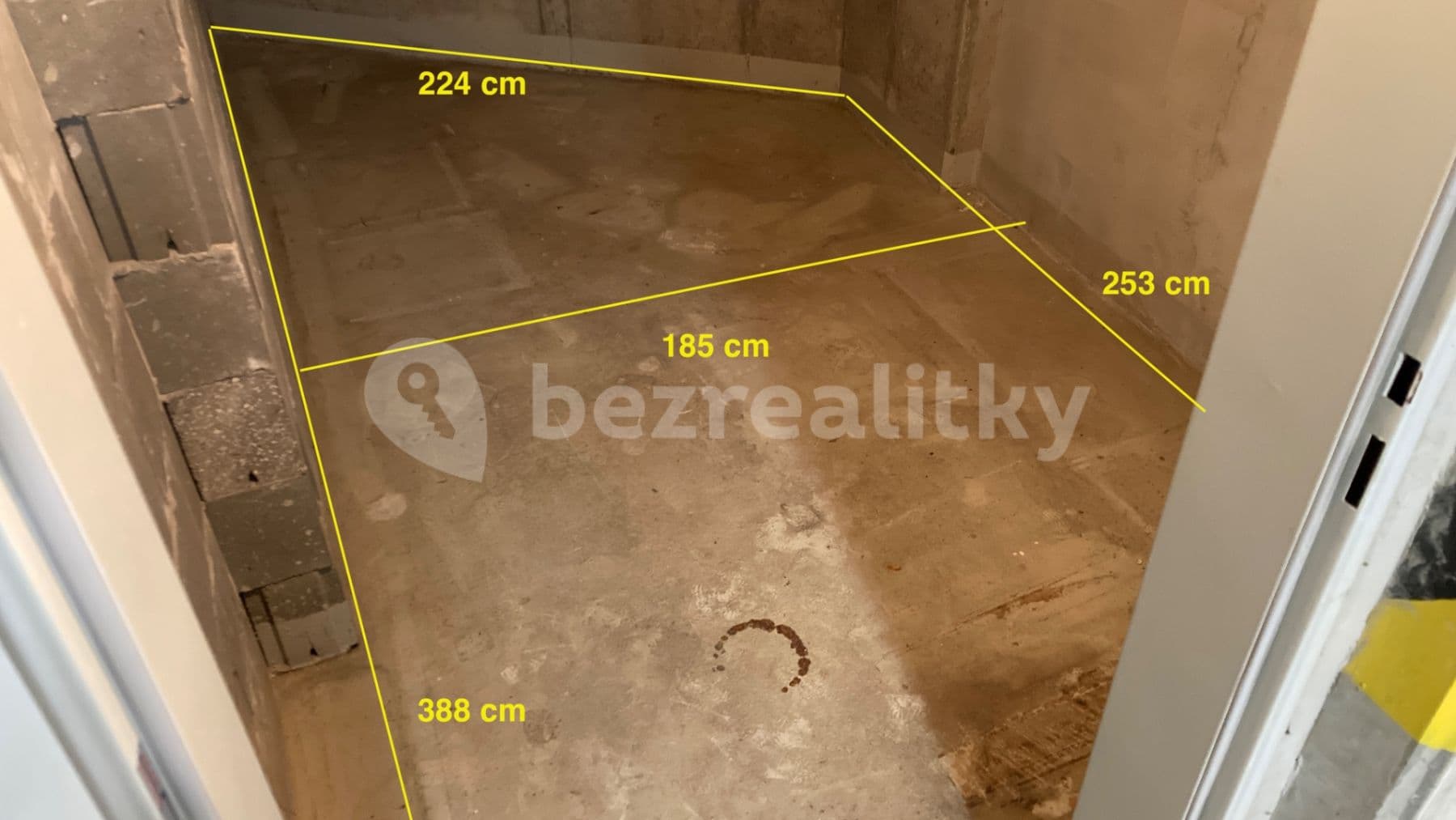 Prenájom garáže 6 m², Kloboučnická, Praha, Praha Prenájom garáže 6 m², Kloboučnická, Praha, Praha