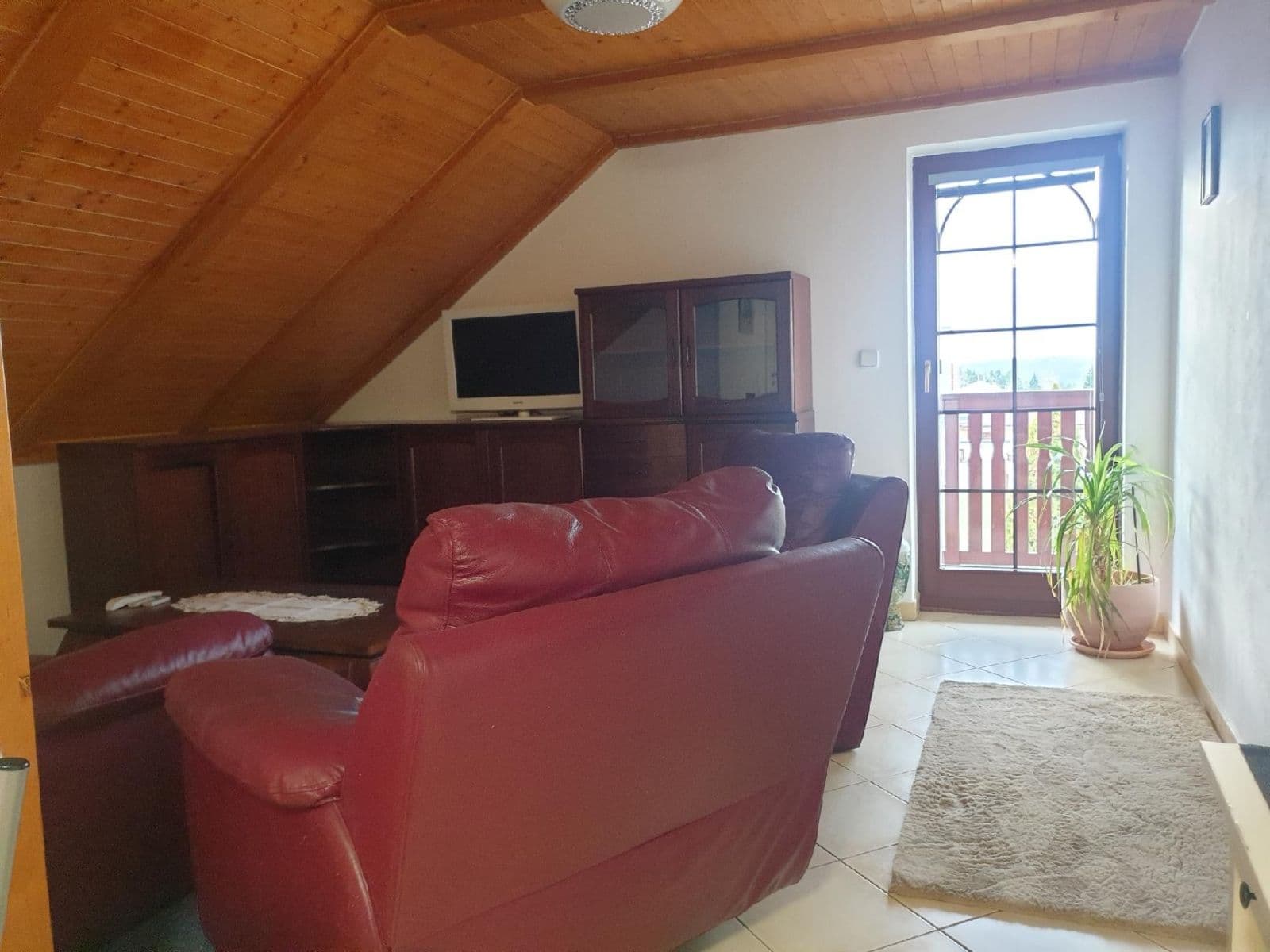 Prenájom bytu 3-izbový 75 m², U Pošty, Zvole, Středočeský kraj Prenájom bytu 3-izbový 75 m², U Pošty, Zvole, Středočeský kraj