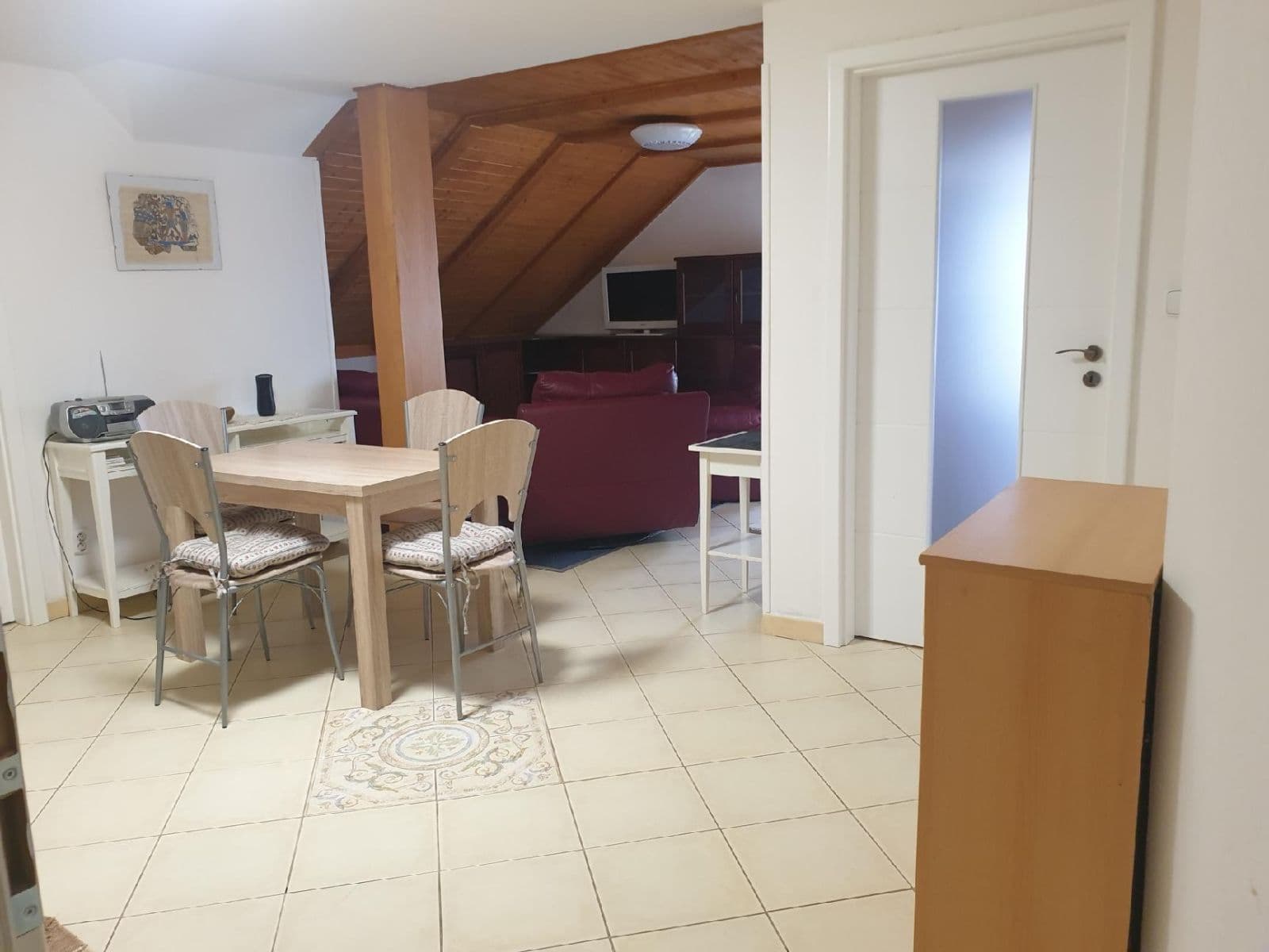 Prenájom bytu 3-izbový 75 m², U Pošty, Zvole, Středočeský kraj Prenájom bytu 3-izbový 75 m², U Pošty, Zvole, Středočeský kraj