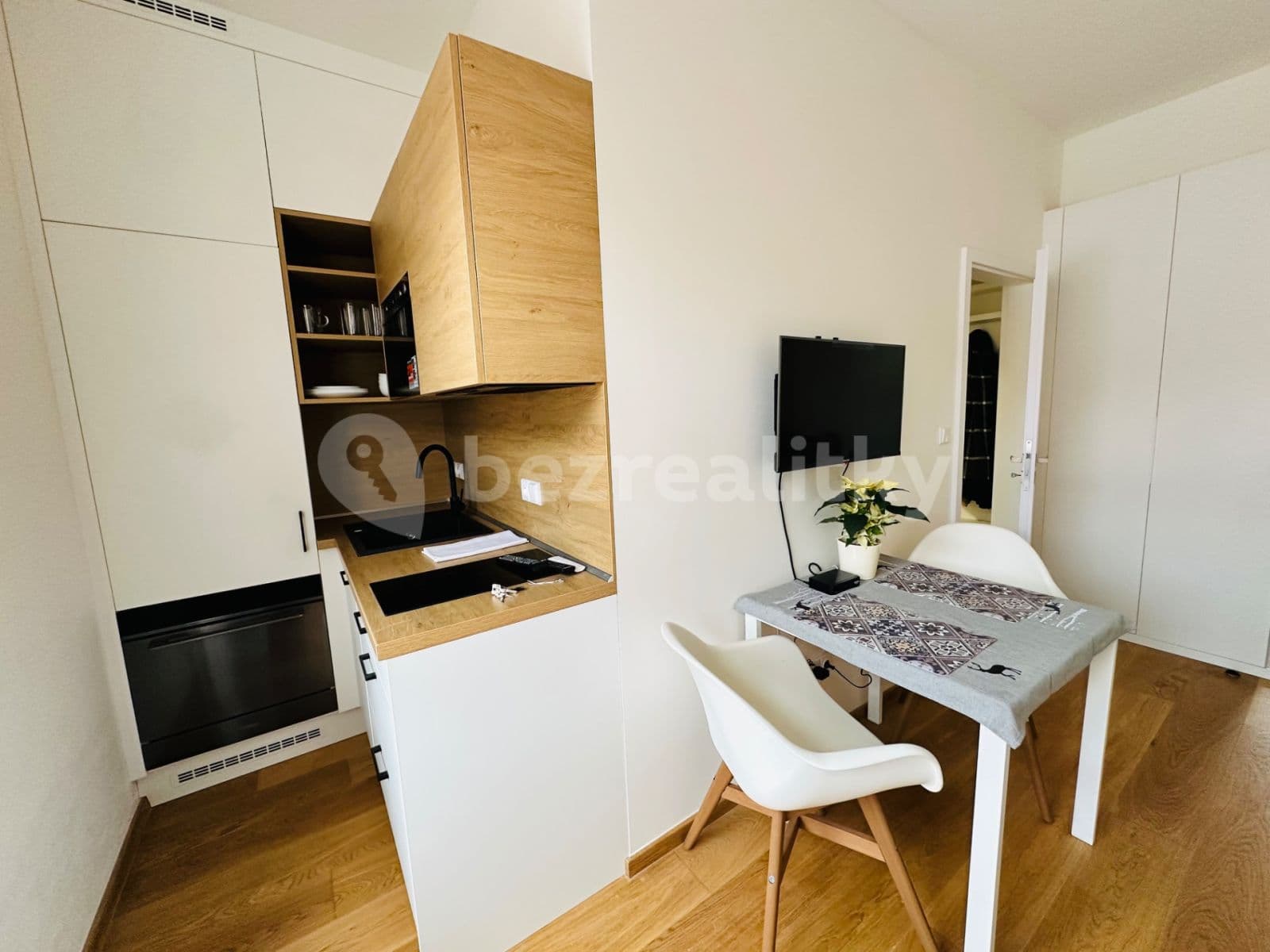 Prenájom bytu 1-izbový 20 m², Na Neklance, Praha, Praha Prenájom bytu 1-izbový 20 m², Na Neklance, Praha, Praha