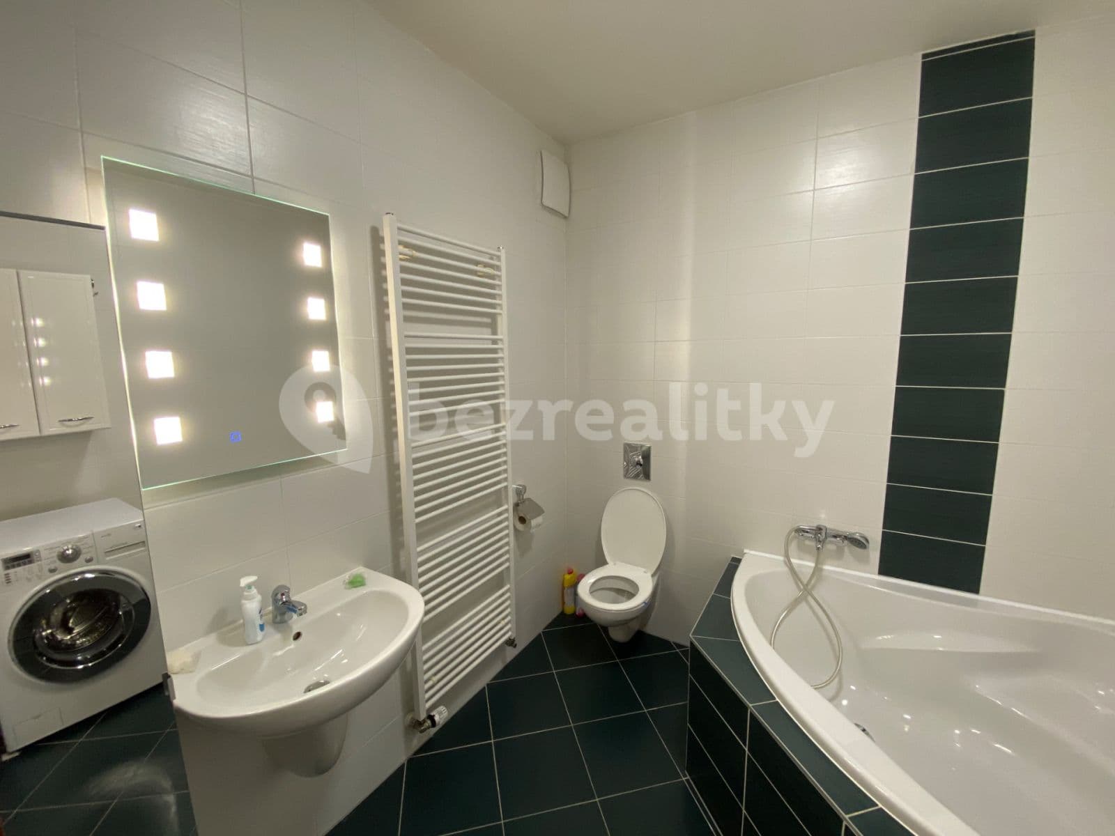 Prenájom bytu 2-izbový 59 m², Žampiónová, Praha, Praha Prenájom bytu 2-izbový 59 m², Žampiónová, Praha, Praha