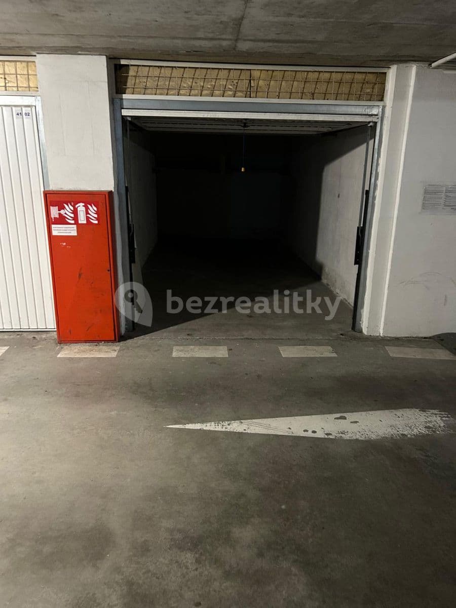 Prenájom garáže 19 m², Hnězdenská, Praha, Praha Prenájom garáže 19 m², Hnězdenská, Praha, Praha