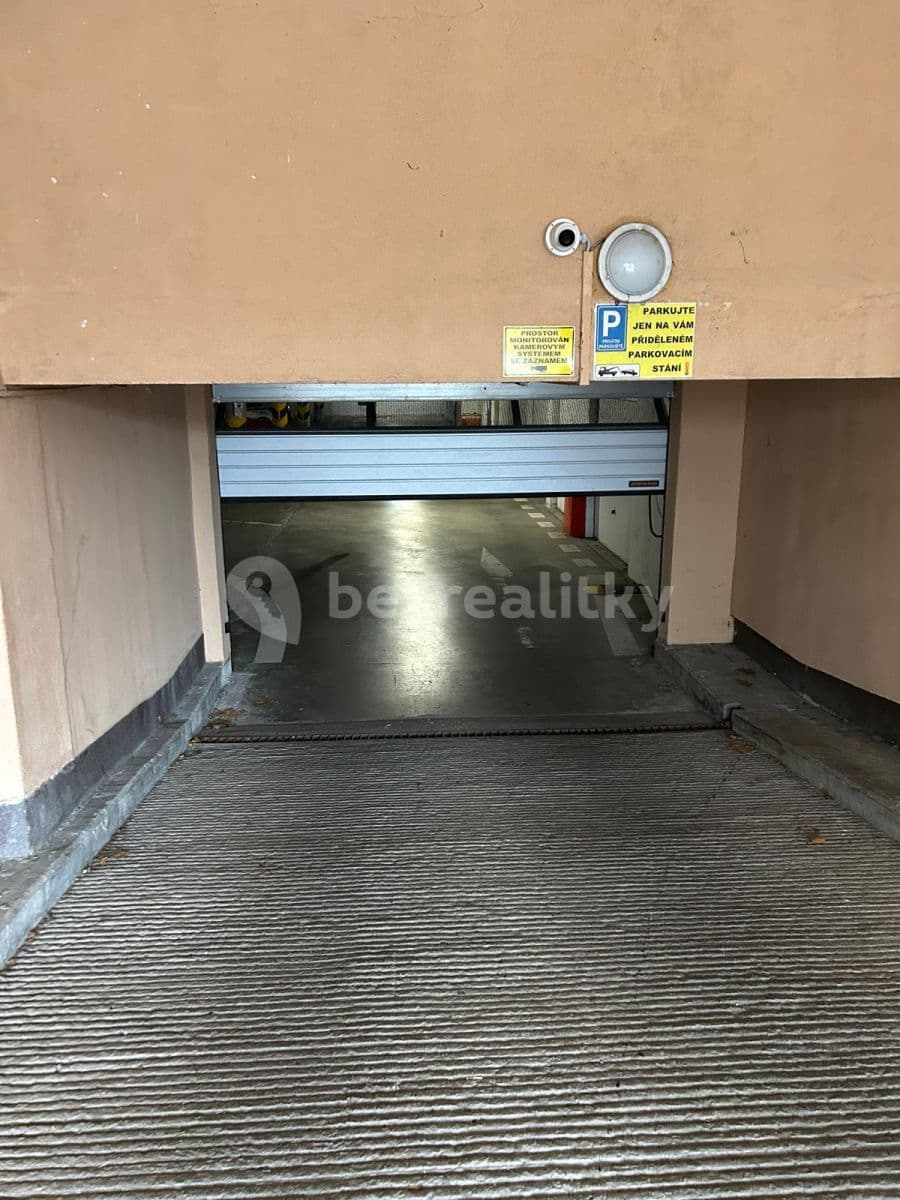 Prenájom garáže 19 m², Hnězdenská, Praha, Praha Prenájom garáže 19 m², Hnězdenská, Praha, Praha