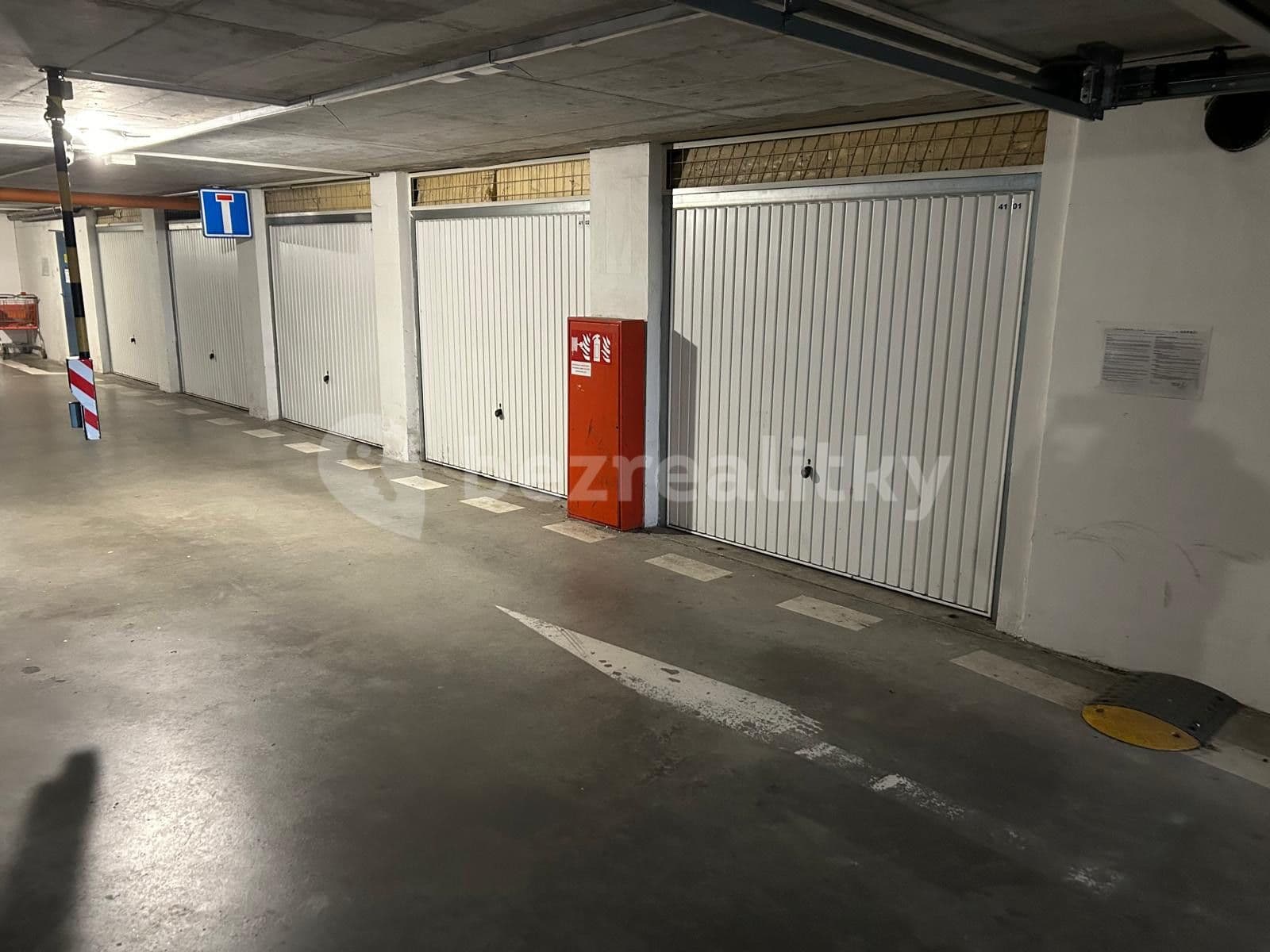 Prenájom garáže 19 m², Hnězdenská, Praha, Praha Prenájom garáže 19 m², Hnězdenská, Praha, Praha