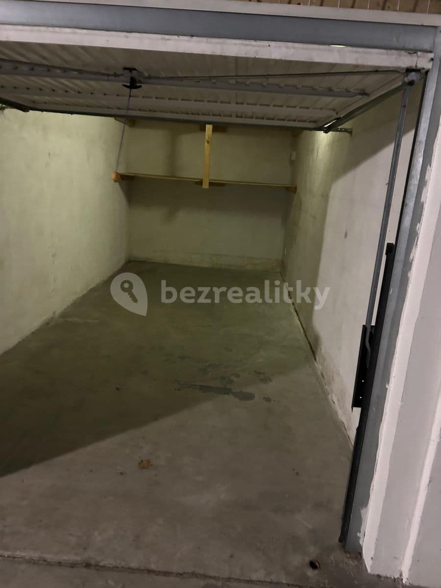Prenájom garáže 19 m², Hnězdenská, Praha, Praha Prenájom garáže 19 m², Hnězdenská, Praha, Praha