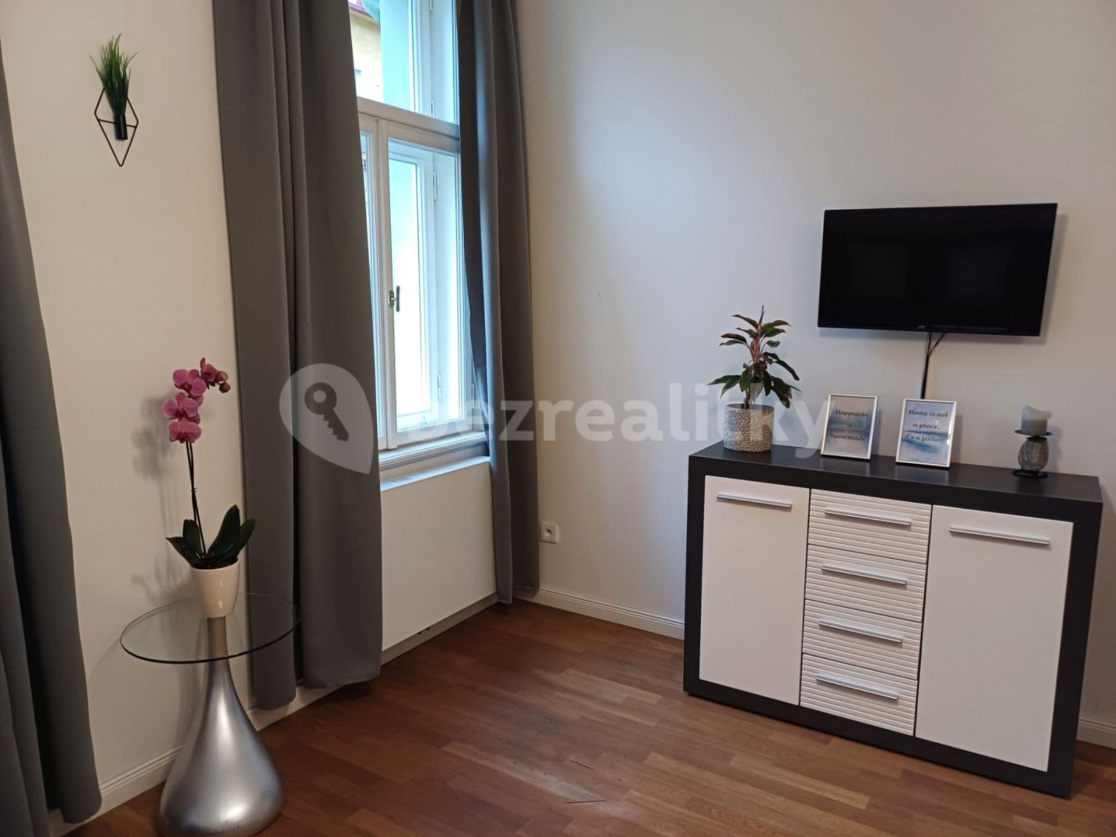 Prenájom bytu 2-izbový 50 m², Nitranská, Praha, Praha Prenájom bytu 2-izbový 50 m², Nitranská, Praha, Praha