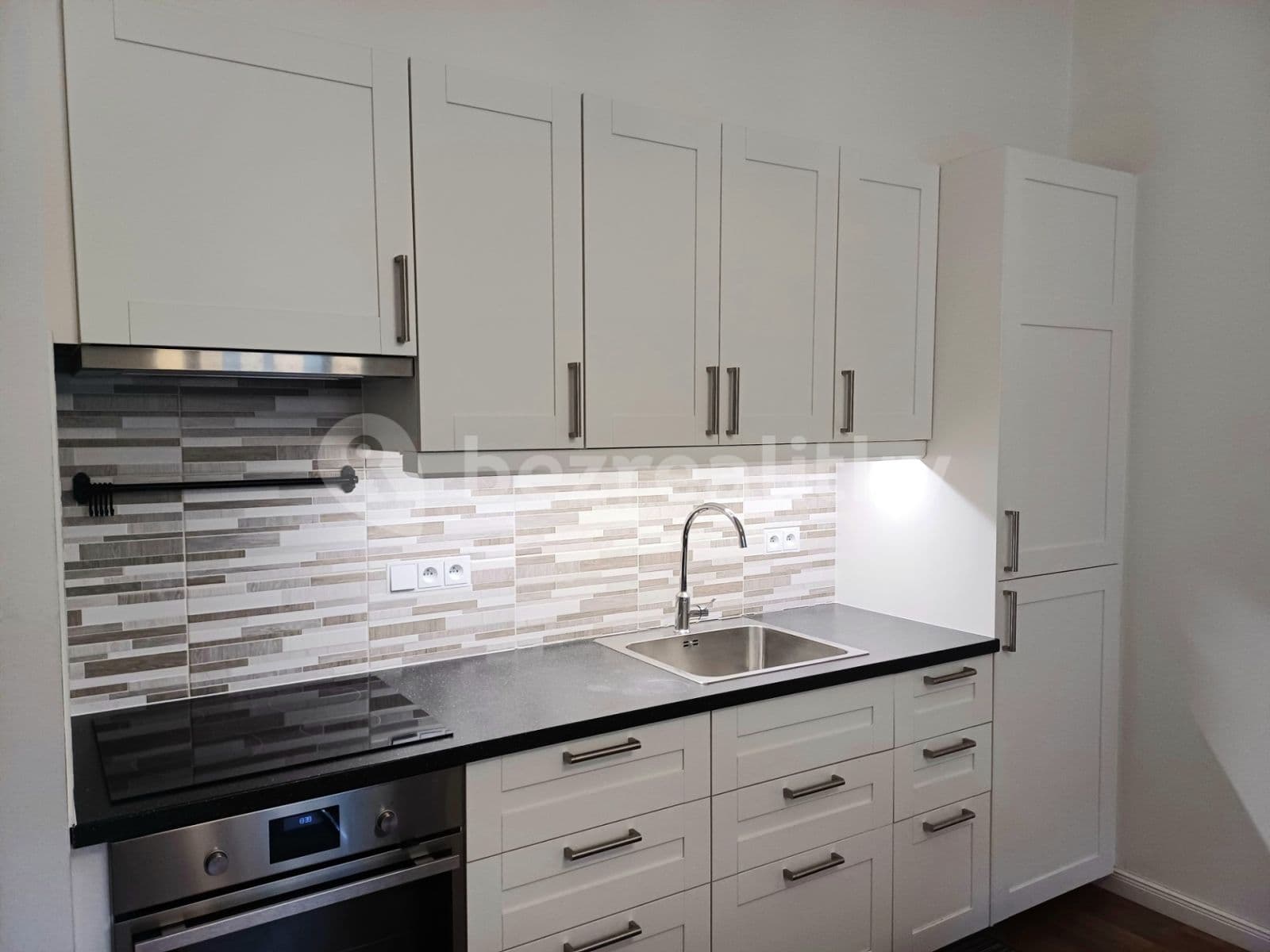 Prenájom bytu 2-izbový 50 m², Nitranská, Praha, Praha Prenájom bytu 2-izbový 50 m², Nitranská, Praha, Praha