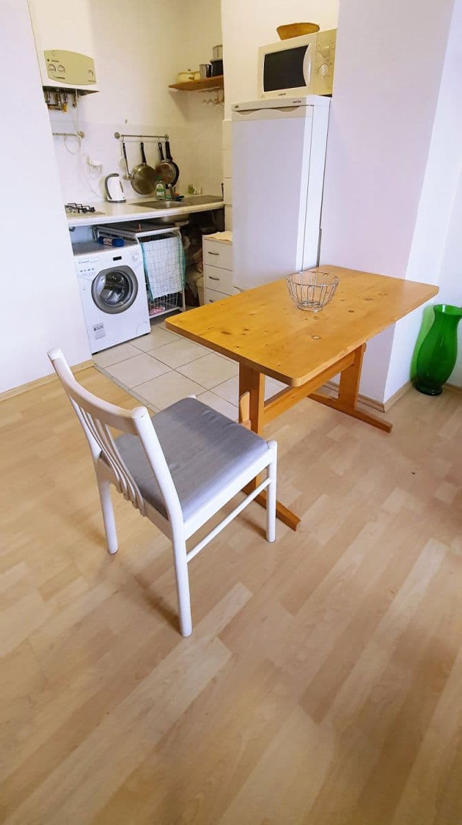 Prenájom bytu 38 m², Počátecká, Praha, Praha Prenájom bytu 38 m², Počátecká, Praha, Praha