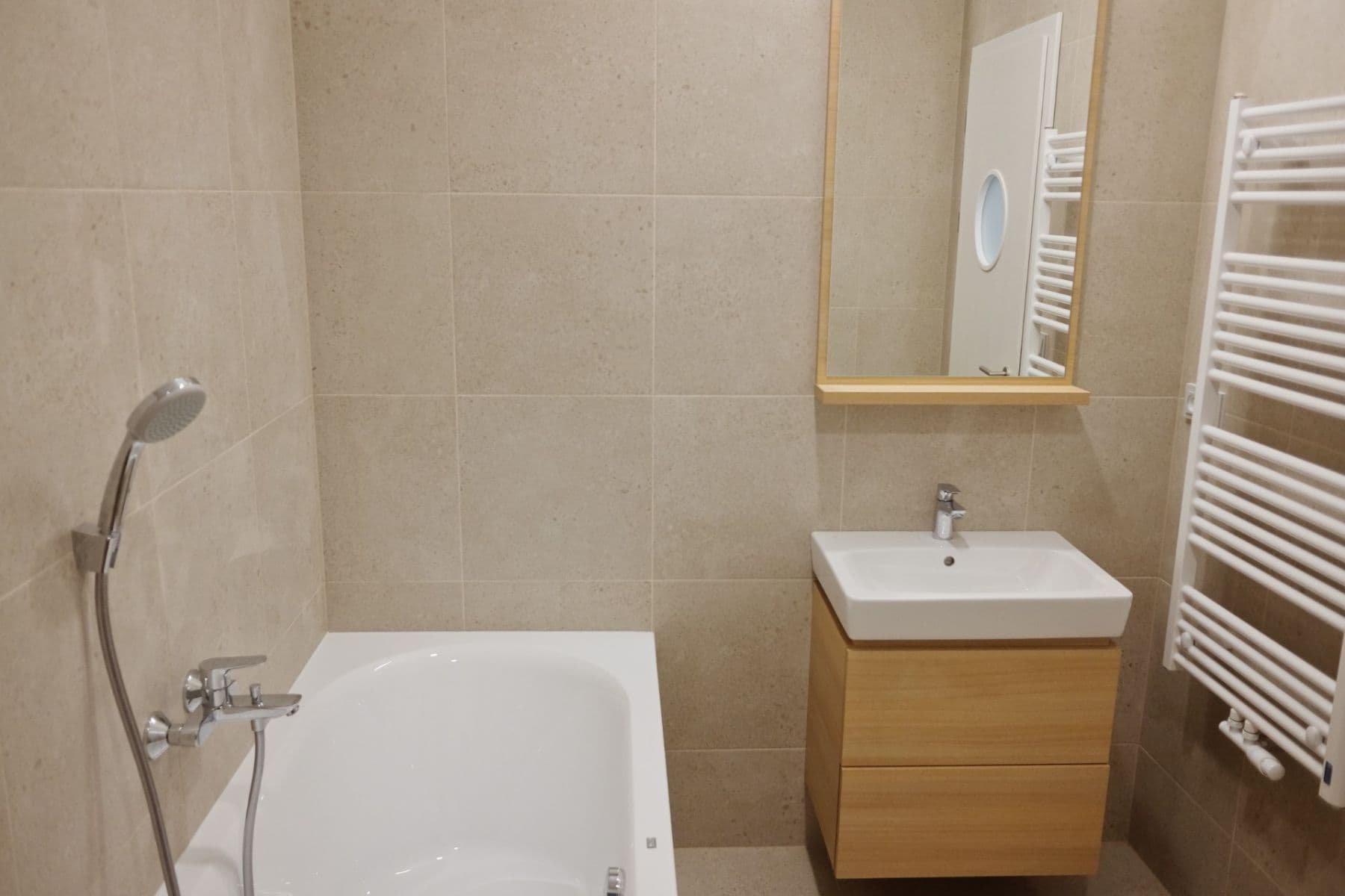 Prenájom bytu 3-izbový 95 m², Oldřichova, Praha, Praha Prenájom bytu 3-izbový 95 m², Oldřichova, Praha, Praha