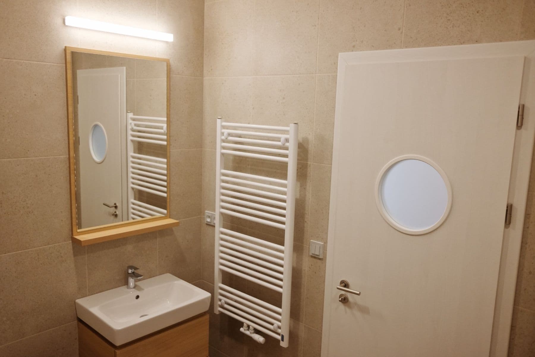 Prenájom bytu 3-izbový 95 m², Oldřichova, Praha, Praha Prenájom bytu 3-izbový 95 m², Oldřichova, Praha, Praha