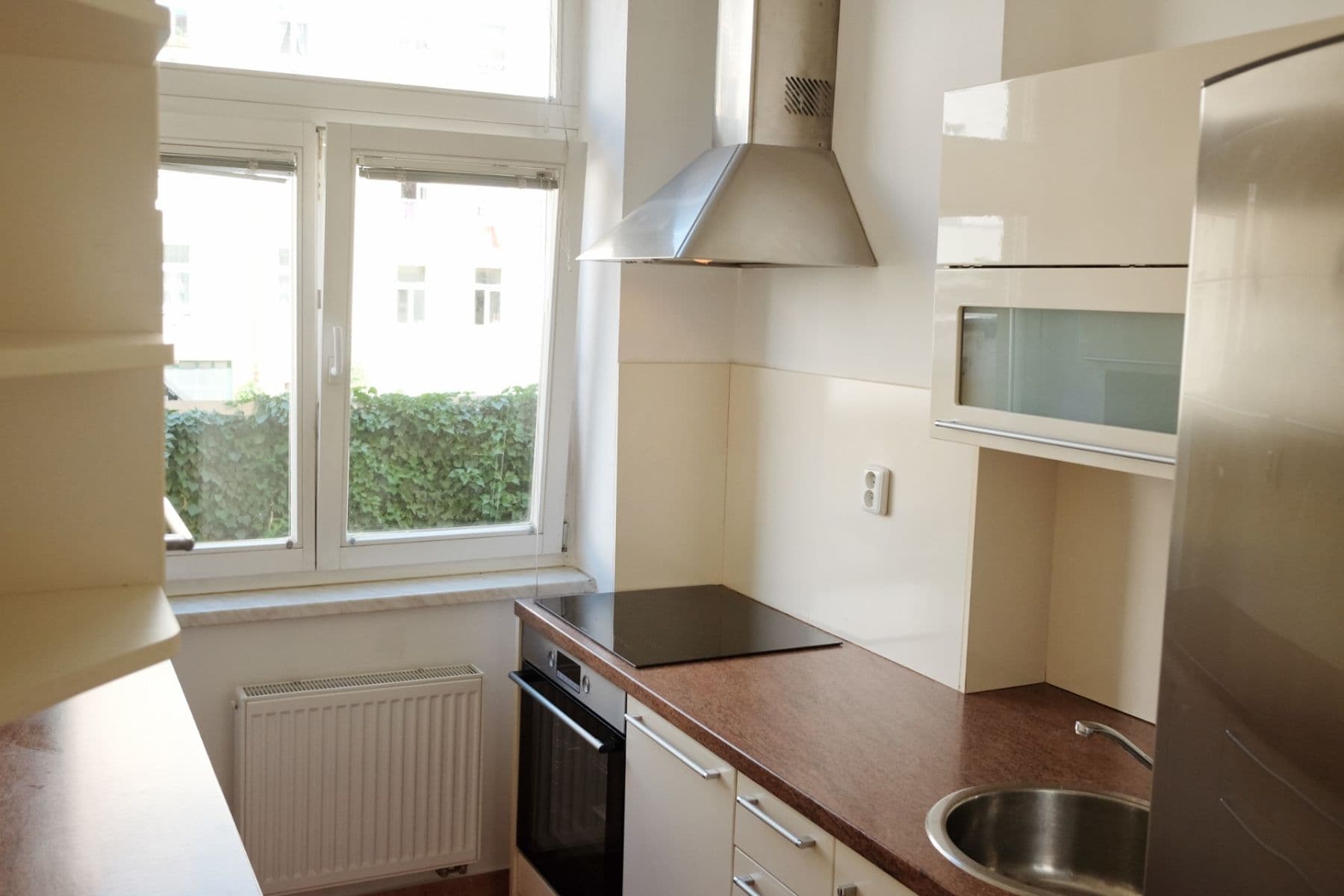 Prenájom bytu 3-izbový 95 m², Oldřichova, Praha, Praha Prenájom bytu 3-izbový 95 m², Oldřichova, Praha, Praha