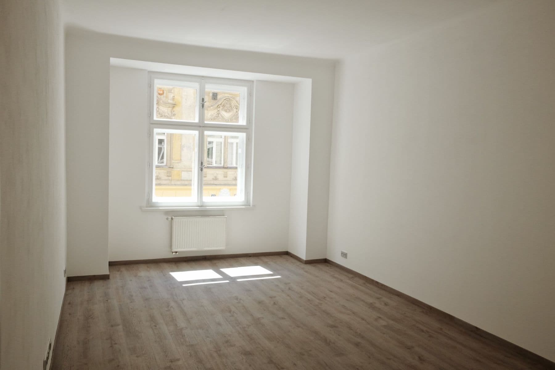 Prenájom bytu 3-izbový 95 m², Oldřichova, Praha, Praha Prenájom bytu 3-izbový 95 m², Oldřichova, Praha, Praha