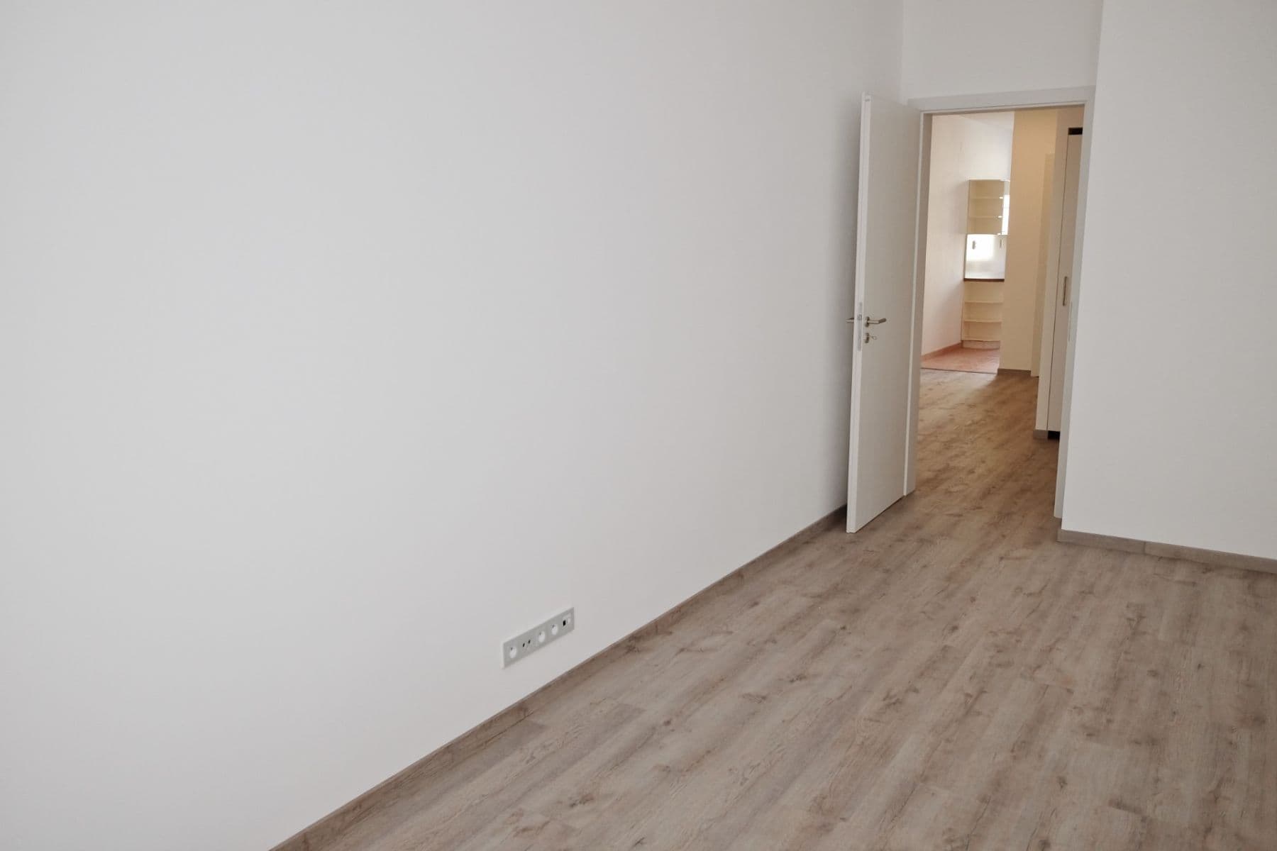 Prenájom bytu 3-izbový 95 m², Oldřichova, Praha, Praha Prenájom bytu 3-izbový 95 m², Oldřichova, Praha, Praha