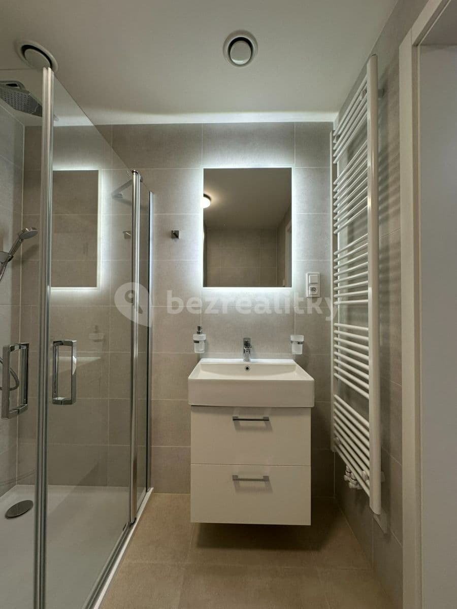 Prenájom bytu 2-izbový 55 m², V Třešňovce, Praha, Praha Prenájom bytu 2-izbový 55 m², V Třešňovce, Praha, Praha