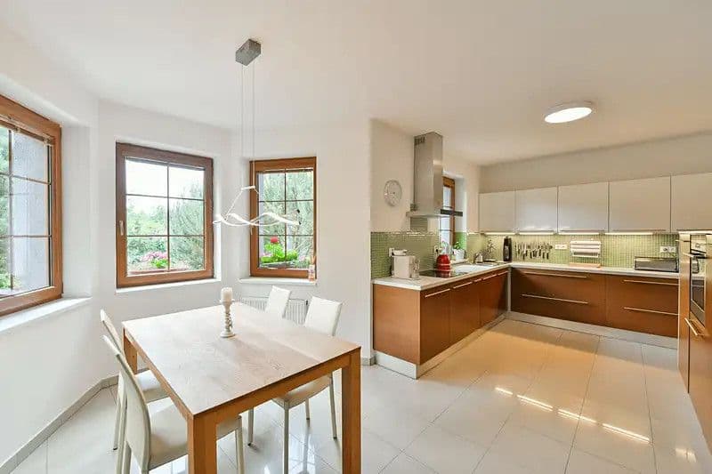 Prenájom bytu 250 m², Na Ježově, Mirošovice, Středočeský kraj Prenájom bytu 250 m², Na Ježově, Mirošovice, Středočeský kraj