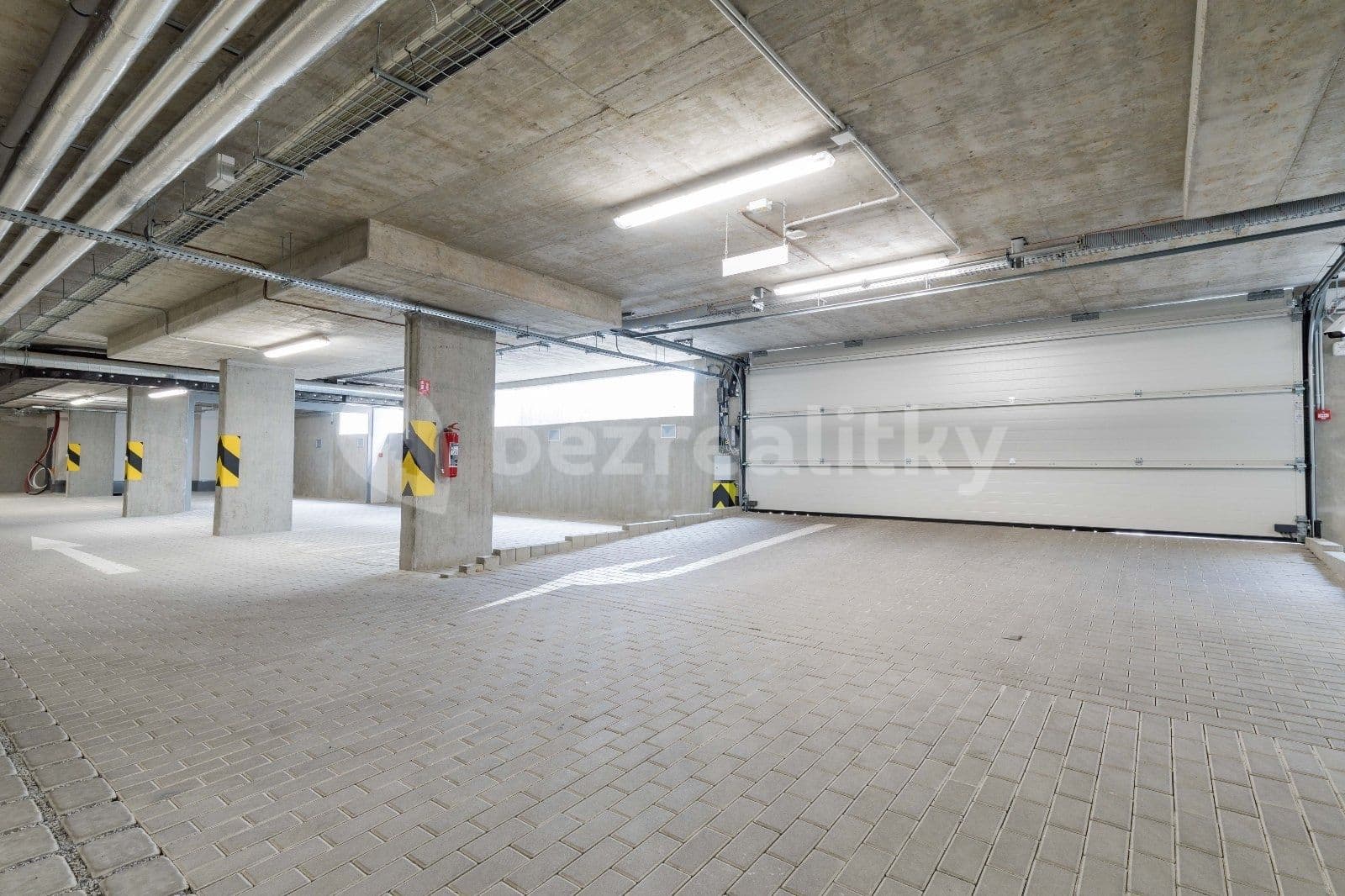 Prenájom garáže 12 m², U Pergamenky, Praha, Praha Prenájom garáže 12 m², U Pergamenky, Praha, Praha