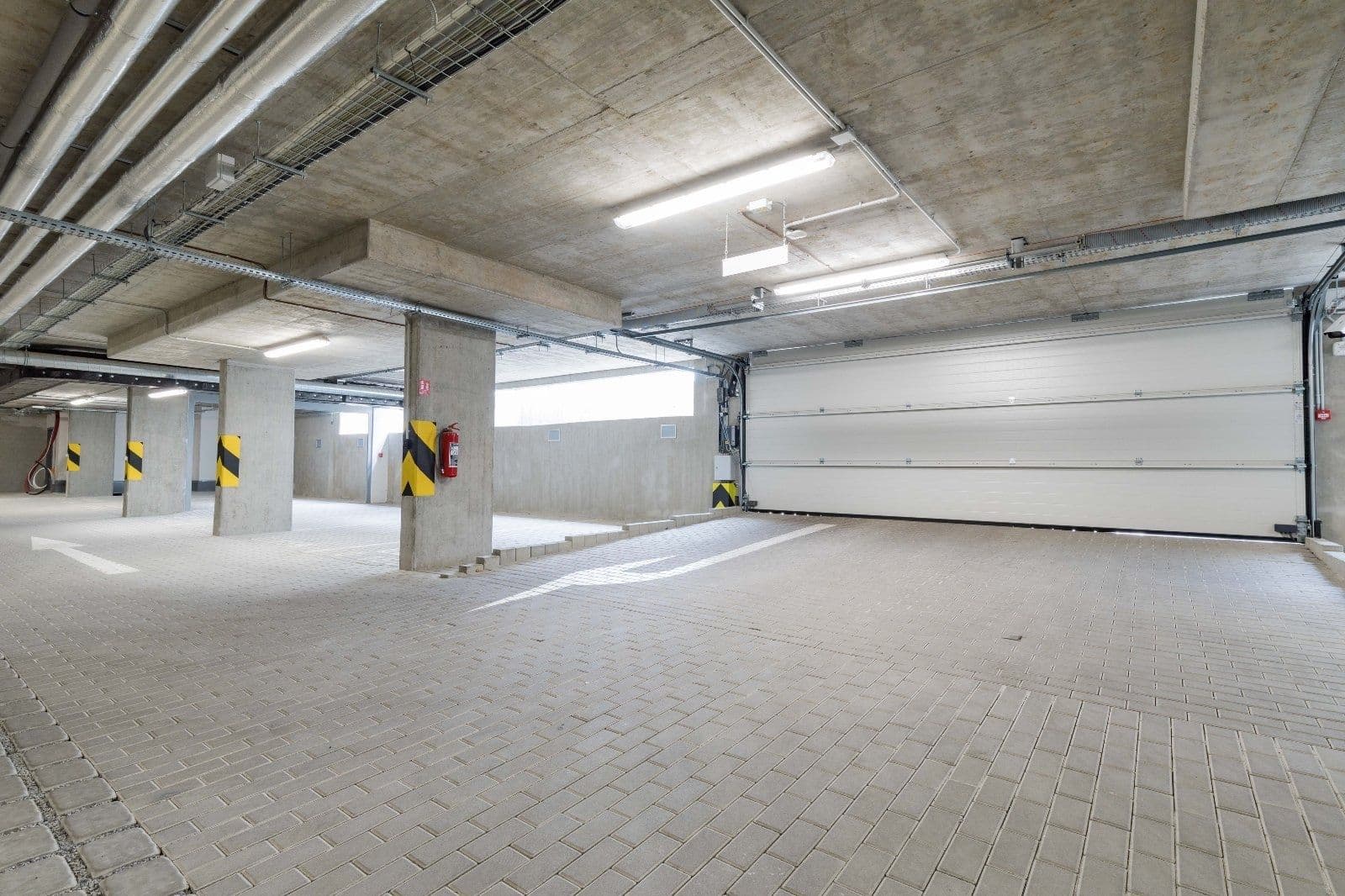 Prenájom garáže 12 m², U Pergamenky, Praha, Praha Prenájom garáže 12 m², U Pergamenky, Praha, Praha