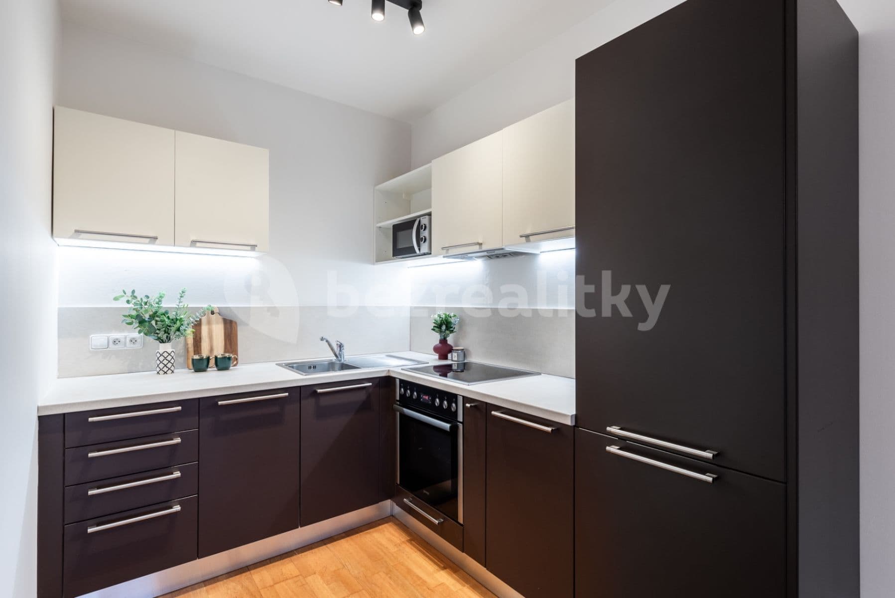 Prenájom bytu 2-izbový 49 m², Jeseniova, Praha, Praha Prenájom bytu 2-izbový 49 m², Jeseniova, Praha, Praha