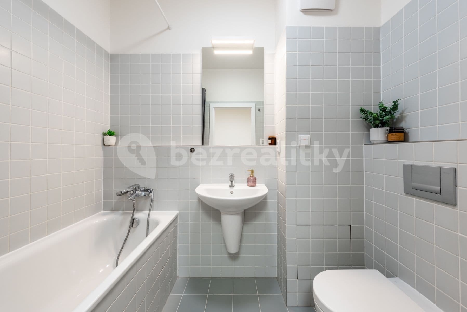 Prenájom bytu 2-izbový 49 m², Jeseniova, Praha, Praha Prenájom bytu 2-izbový 49 m², Jeseniova, Praha, Praha