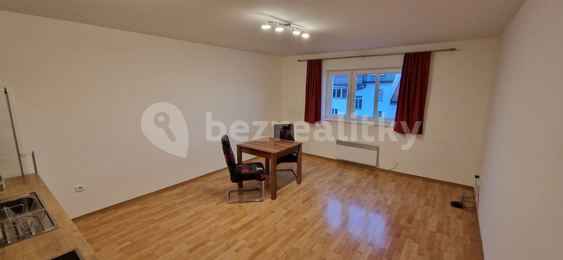 Prenájom bytu 1-izbový 30 m², Krátká, Praha, Praha Prenájom bytu 1-izbový 30 m², Krátká, Praha, Praha