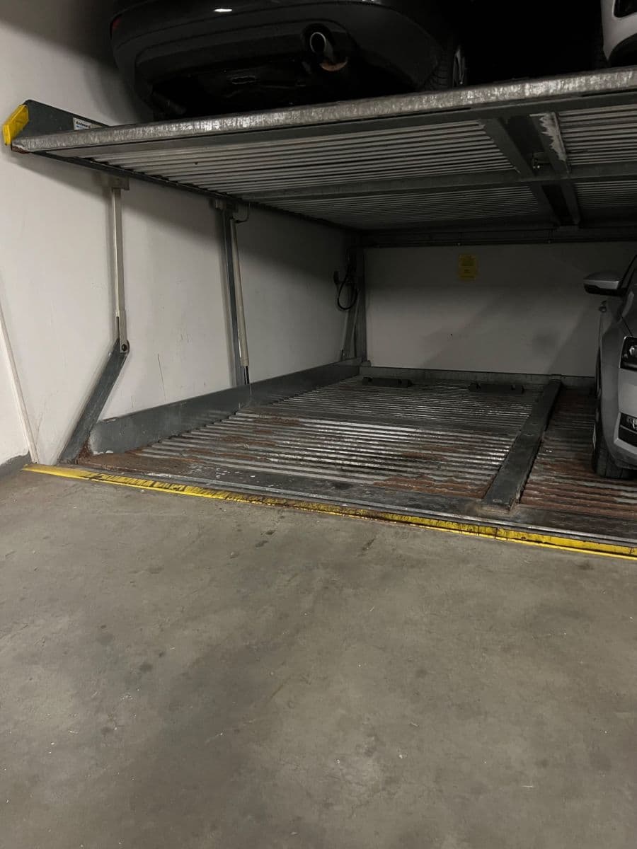 Prenájom garáže 14 m², Kašparovo náměstí, Praha, Praha Prenájom garáže 14 m², Kašparovo náměstí, Praha, Praha