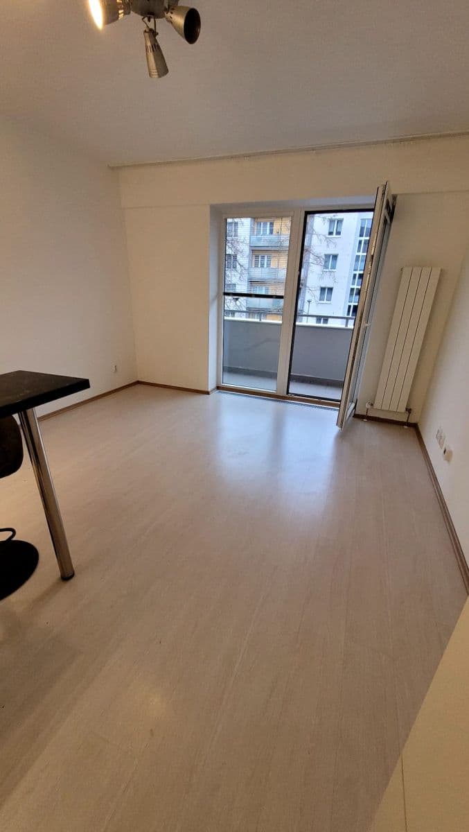 Prenájom bytu 1-izbový 31 m², Frýdecká, Praha, Praha Prenájom bytu 1-izbový 31 m², Frýdecká, Praha, Praha