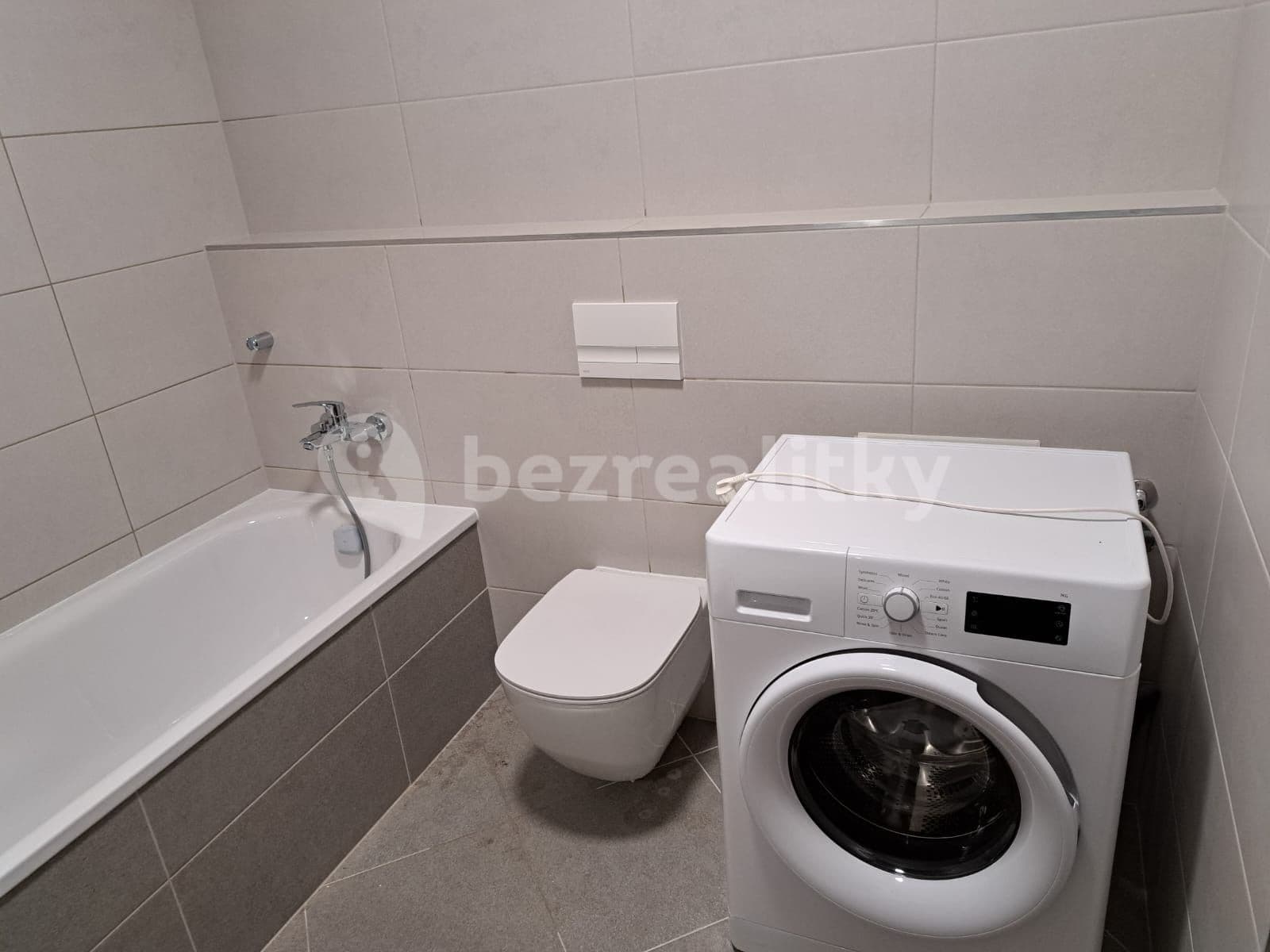 Prenájom bytu 2-izbový 59 m², Kardausova, Praha, Praha Prenájom bytu 2-izbový 59 m², Kardausova, Praha, Praha