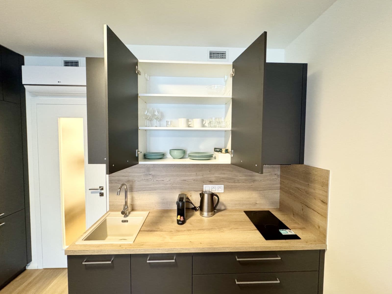 Prenájom bytu 36 m², Tetauerova, Praha, Praha Prenájom bytu 36 m², Tetauerova, Praha, Praha