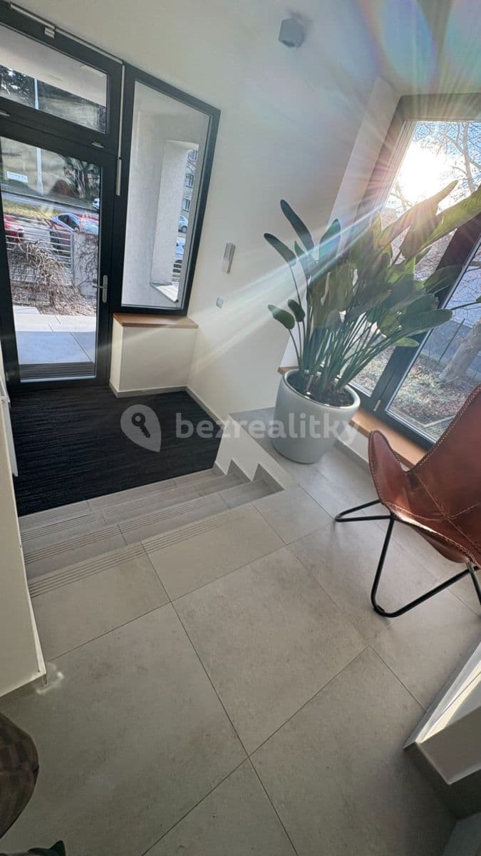 Prenájom bytu 2-izbový 43 m², Počernická, Praha, Praha Prenájom bytu 2-izbový 43 m², Počernická, Praha, Praha