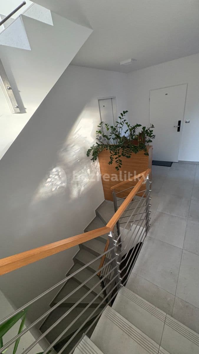 Prenájom bytu 2-izbový 43 m², Počernická, Praha, Praha Prenájom bytu 2-izbový 43 m², Počernická, Praha, Praha