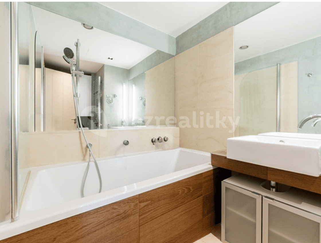 Prenájom bytu 2-izbový 53 m², Rohanské nábřeží, Praha, Praha Prenájom bytu 2-izbový 53 m², Rohanské nábřeží, Praha, Praha