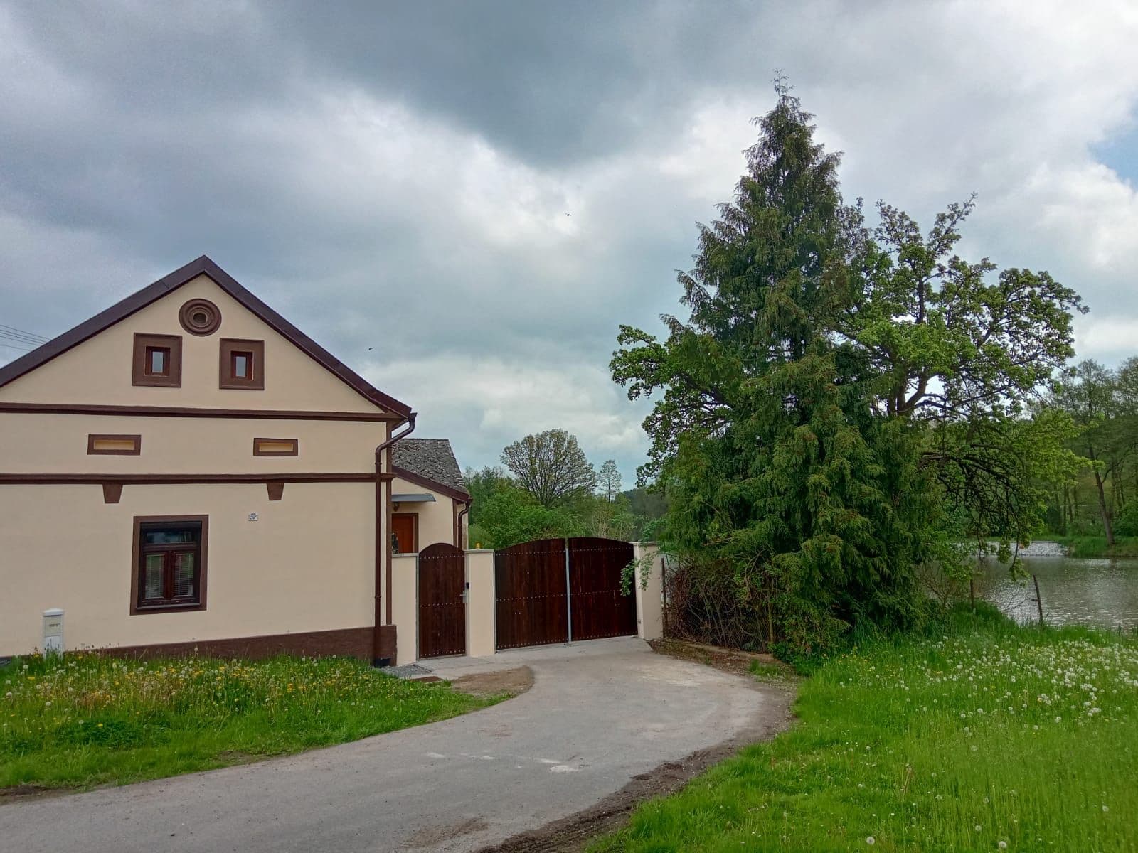 Prenájom bytu 160 m², Hradišťany, Honezovice, Plzeňský kraj Prenájom bytu 160 m², Hradišťany, Honezovice, Plzeňský kraj