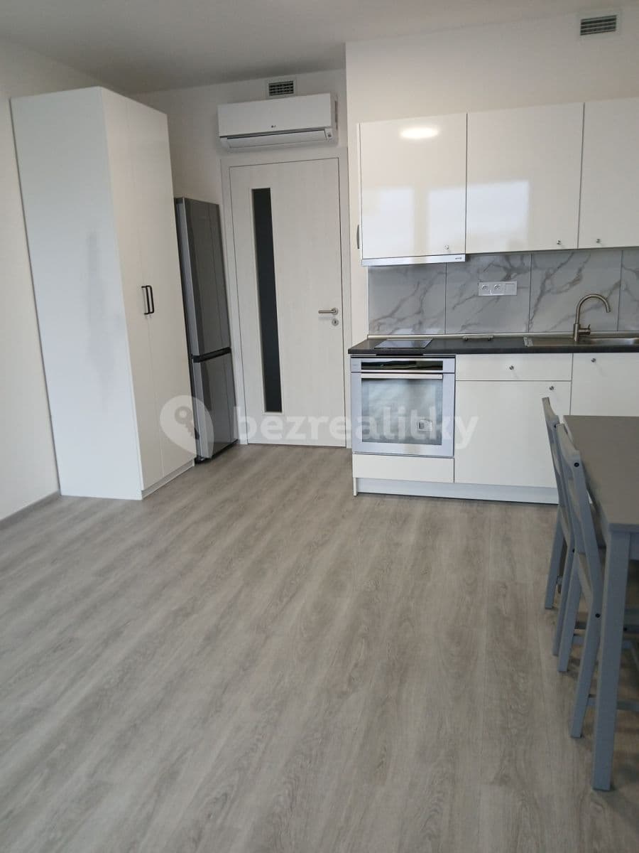 Prenájom bytu 1-izbový 29 m², Šrámkové, Praha, Praha Prenájom bytu 1-izbový 29 m², Šrámkové, Praha, Praha