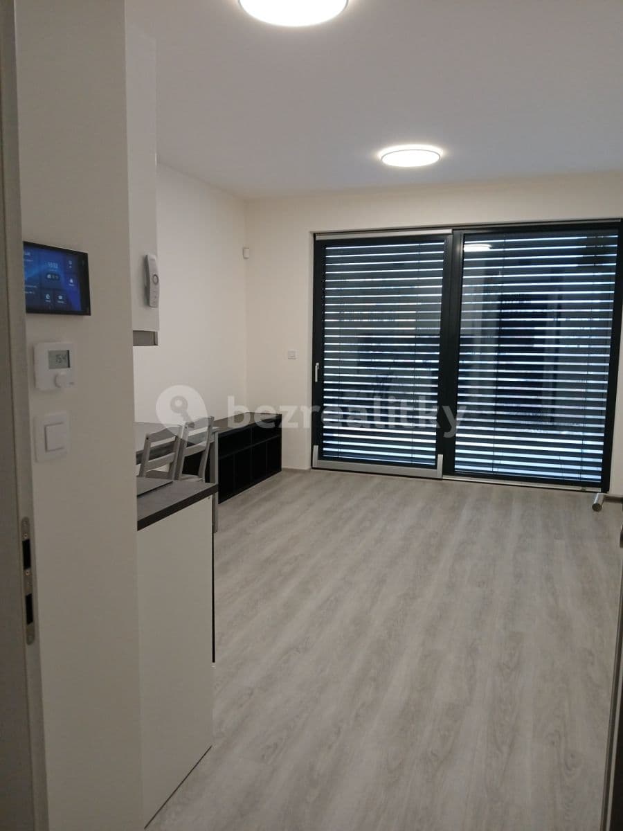 Prenájom bytu 1-izbový 29 m², Šrámkové, Praha, Praha Prenájom bytu 1-izbový 29 m², Šrámkové, Praha, Praha