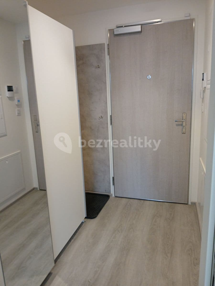 Prenájom bytu 1-izbový 29 m², Šrámkové, Praha, Praha Prenájom bytu 1-izbový 29 m², Šrámkové, Praha, Praha