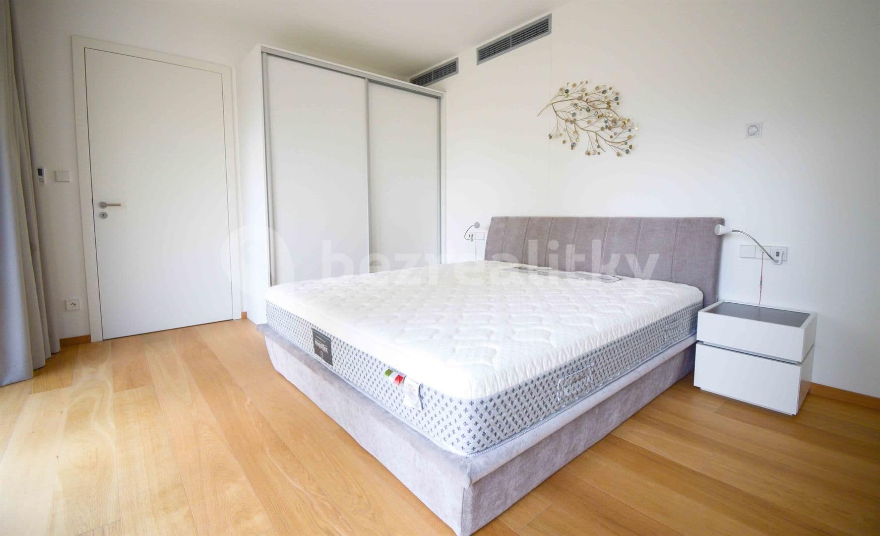 Prenájom bytu 2-izbový 80 m², Kobrova, Praha, Praha Prenájom bytu 2-izbový 80 m², Kobrova, Praha, Praha