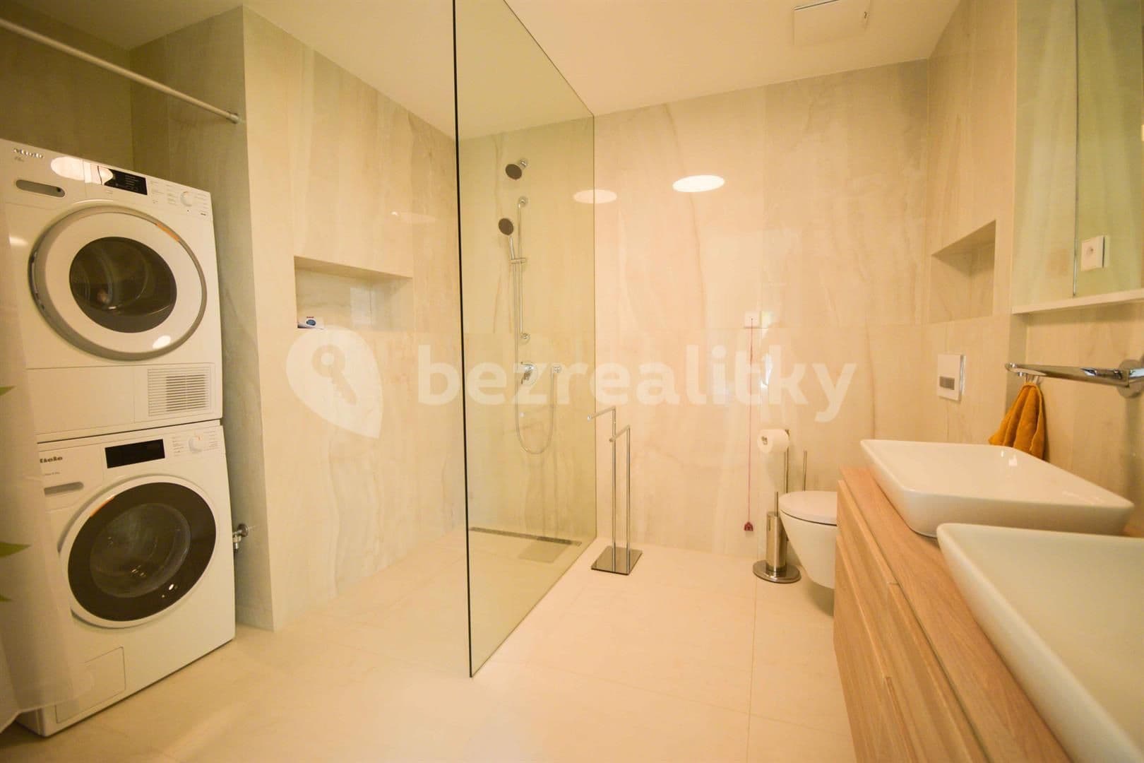 Prenájom bytu 2-izbový 80 m², Kobrova, Praha, Praha Prenájom bytu 2-izbový 80 m², Kobrova, Praha, Praha