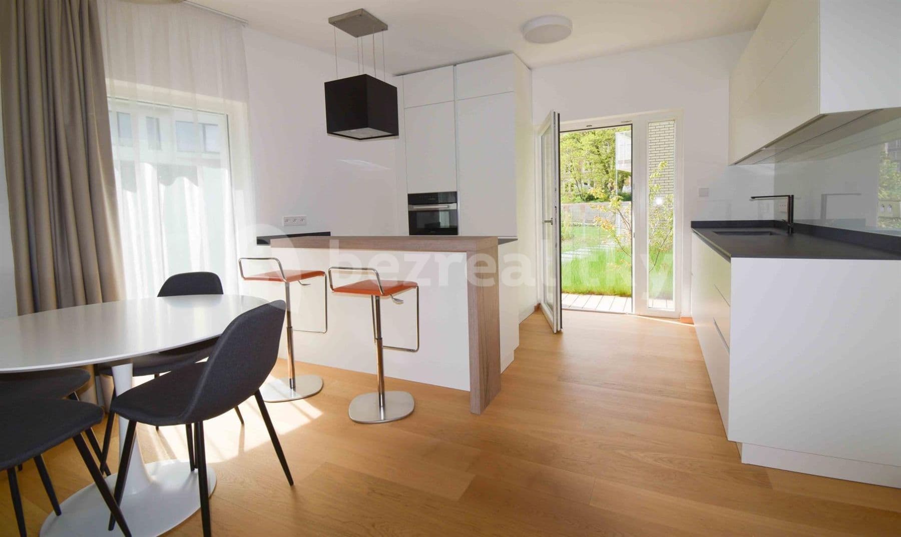 Prenájom bytu 2-izbový 80 m², Kobrova, Praha, Praha Prenájom bytu 2-izbový 80 m², Kobrova, Praha, Praha