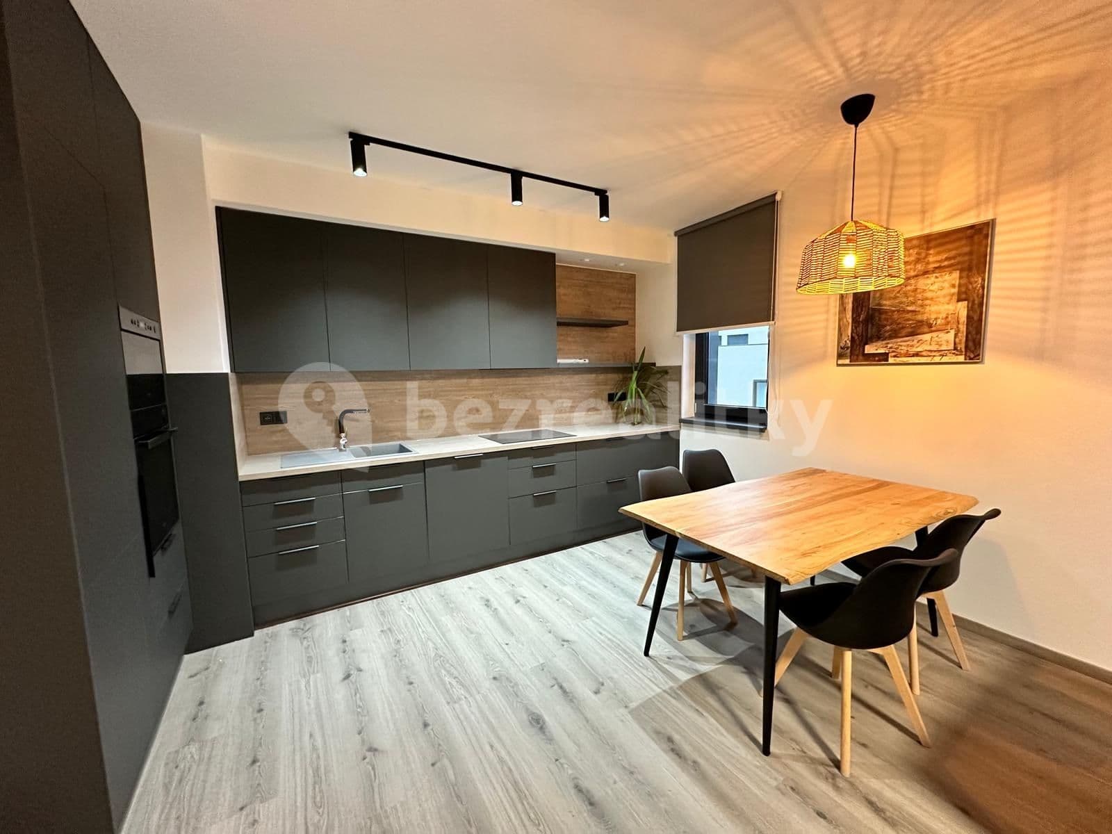 Prenájom bytu 3-izbový 74 m², Olgy Havlové, Praha, Praha Prenájom bytu 3-izbový 74 m², Olgy Havlové, Praha, Praha