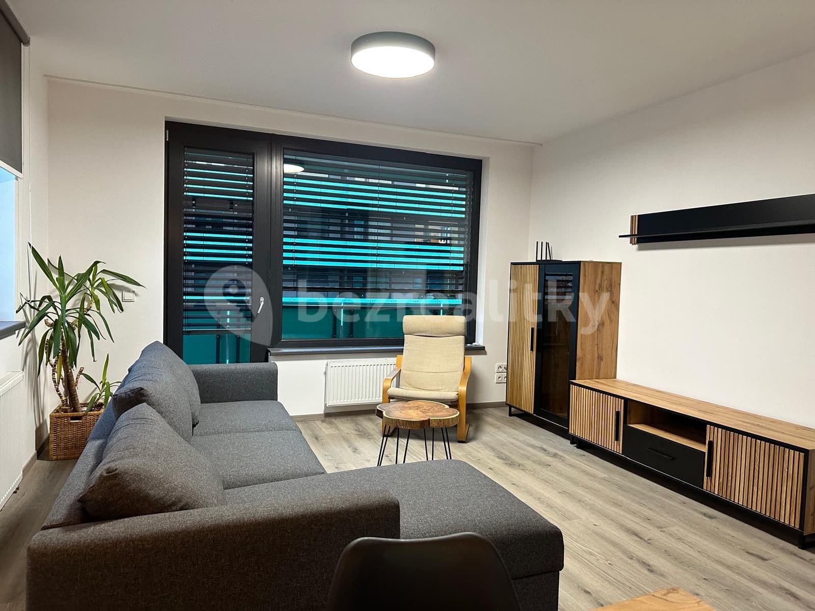Prenájom bytu 3-izbový 74 m², Olgy Havlové, Praha, Praha Prenájom bytu 3-izbový 74 m², Olgy Havlové, Praha, Praha