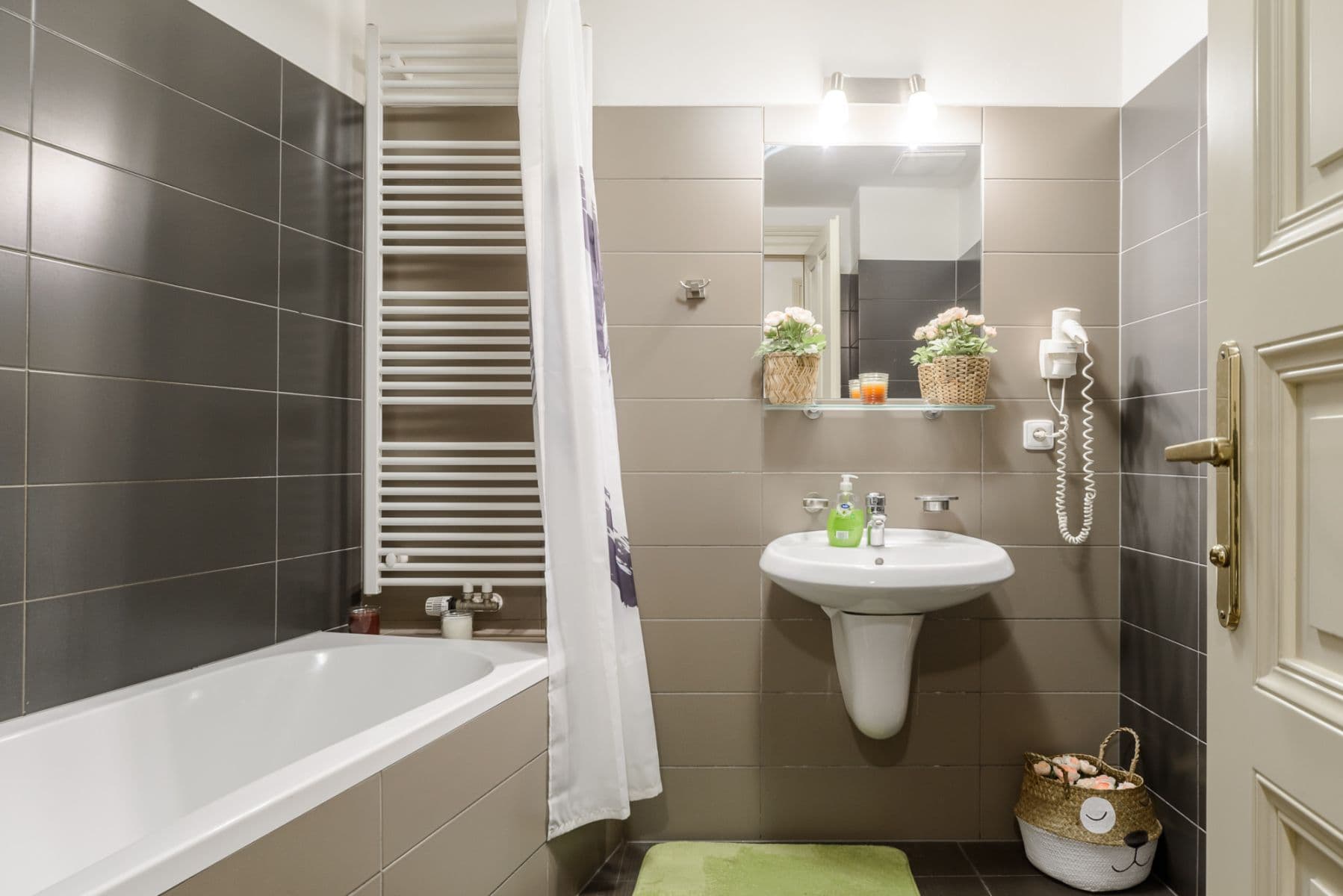 Prenájom bytu 80 m², Soukenická, Praha, Praha Prenájom bytu 80 m², Soukenická, Praha, Praha