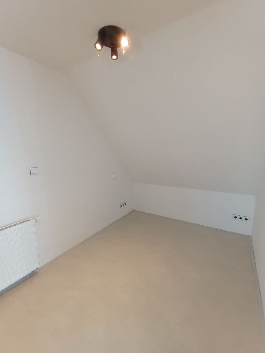 Prenájom domu 45 m², pozemek 480 m², Horusická, Praha, Praha Prenájom domu 45 m², pozemek 480 m², Horusická, Praha, Praha