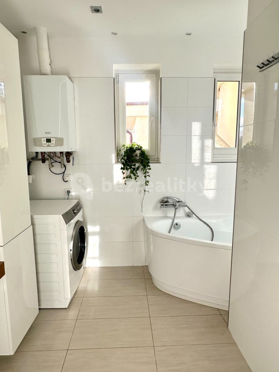 Prenájom bytu 3-izbový 76 m², Tusarova, Praha, Praha Prenájom bytu 3-izbový 76 m², Tusarova, Praha, Praha