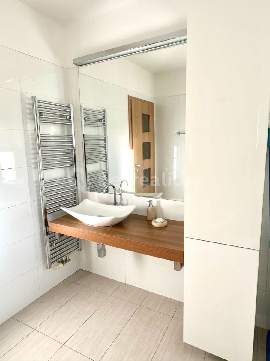 Prenájom bytu 3-izbový 76 m², Tusarova, Praha, Praha Prenájom bytu 3-izbový 76 m², Tusarova, Praha, Praha