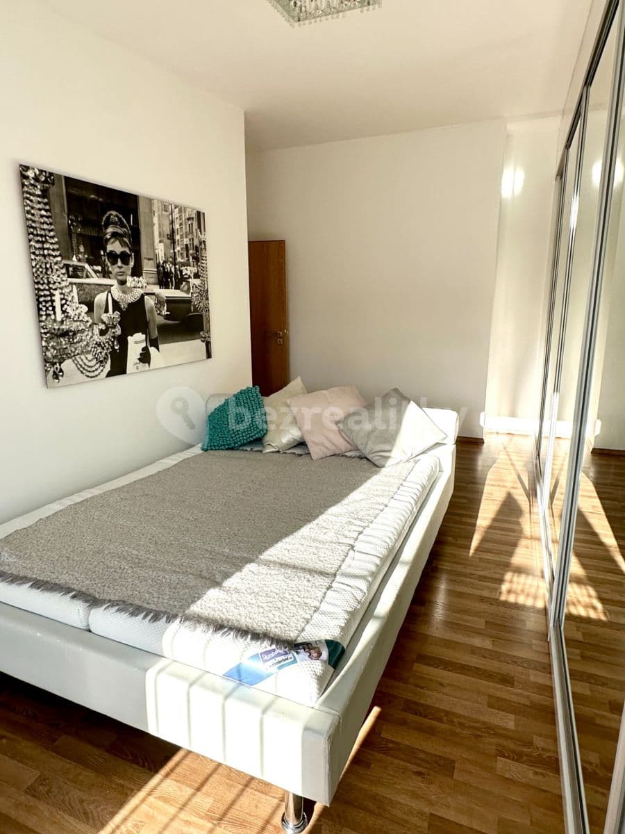 Prenájom bytu 3-izbový 76 m², Tusarova, Praha, Praha Prenájom bytu 3-izbový 76 m², Tusarova, Praha, Praha