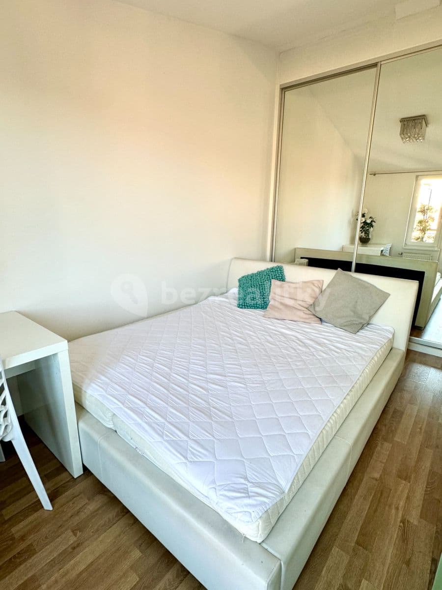 Prenájom bytu 3-izbový 76 m², Tusarova, Praha, Praha Prenájom bytu 3-izbový 76 m², Tusarova, Praha, Praha