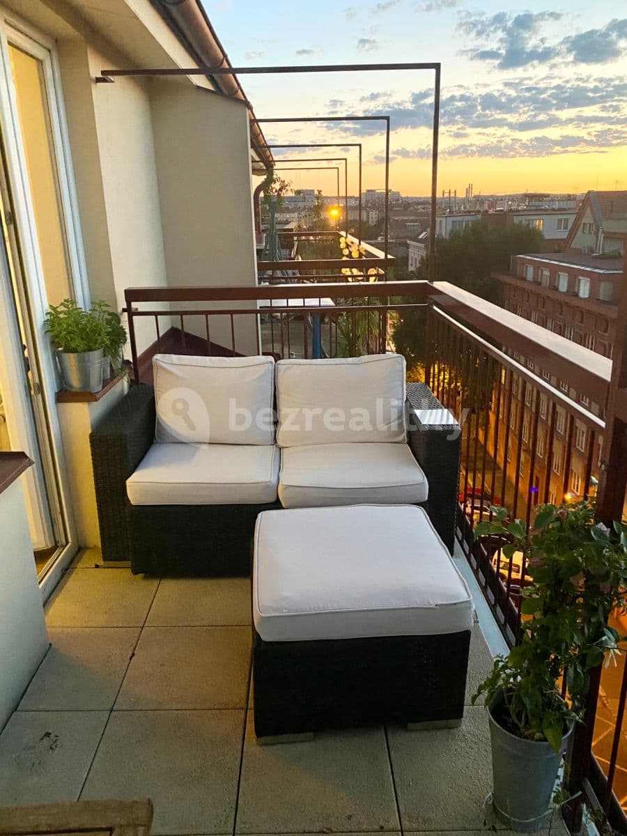 Prenájom bytu 3-izbový 76 m², Tusarova, Praha, Praha Prenájom bytu 3-izbový 76 m², Tusarova, Praha, Praha