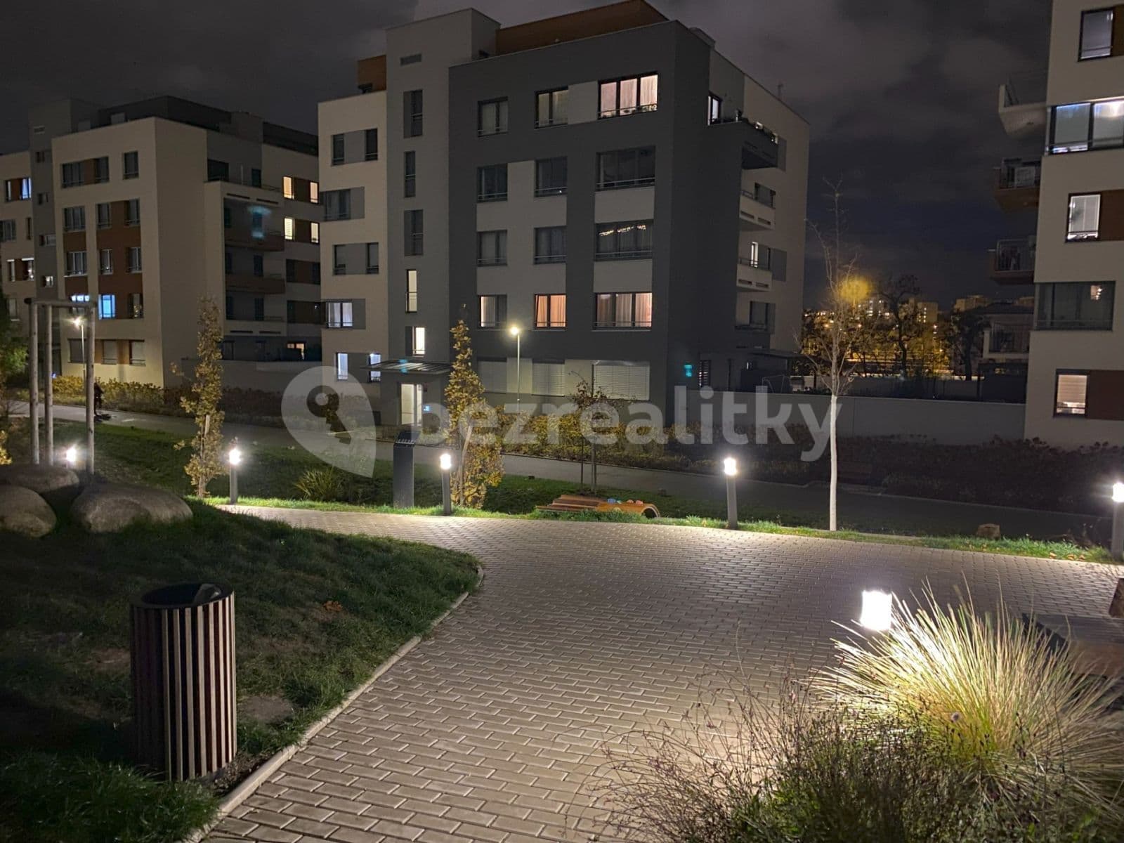 Prenájom garáže 15 m², Praha, Praha Prenájom garáže 15 m², Praha, Praha