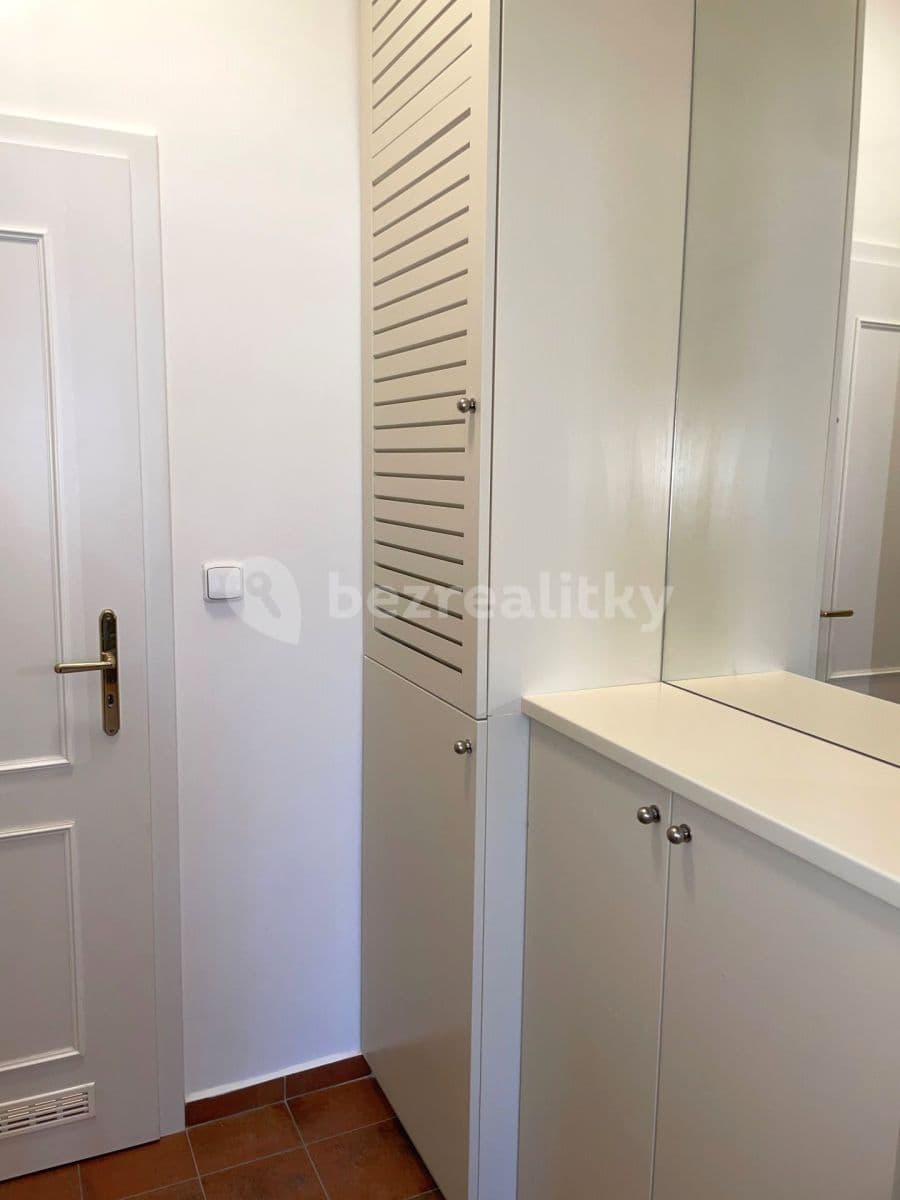 Prenájom bytu 2-izbový 44 m², Krkonošská, Praha, Praha Prenájom bytu 2-izbový 44 m², Krkonošská, Praha, Praha